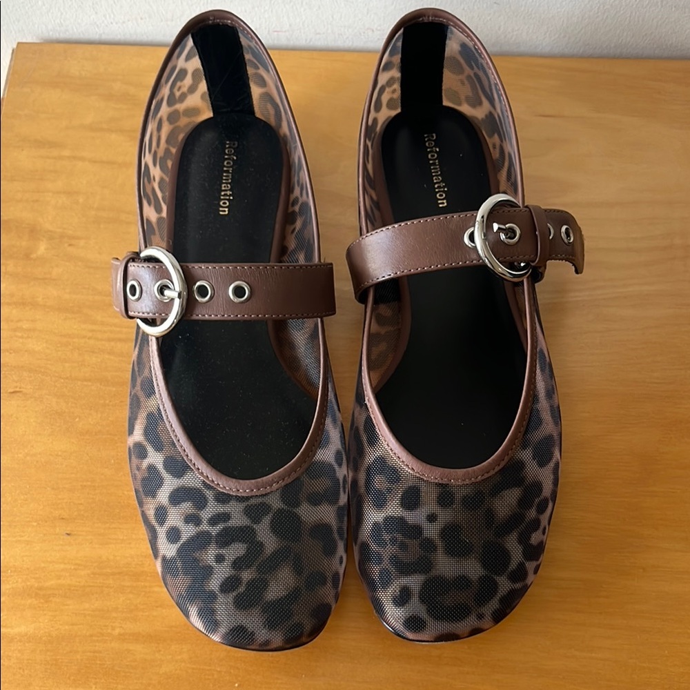 Reformation Bethany Flats in Leopard mesh size 7.5